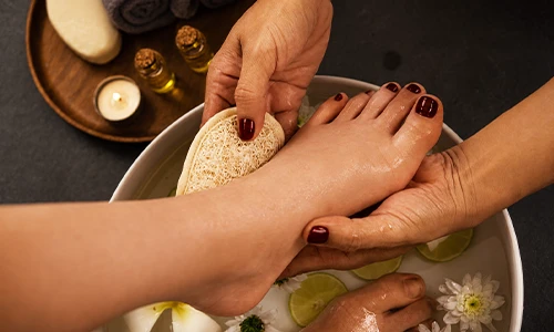 Foot exfoliation during pedicure